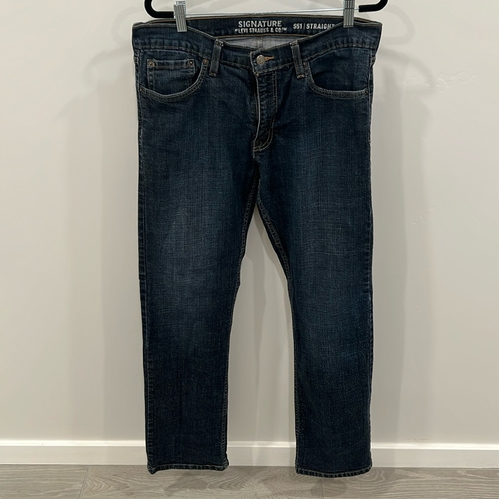 Signature Levi’s Straight